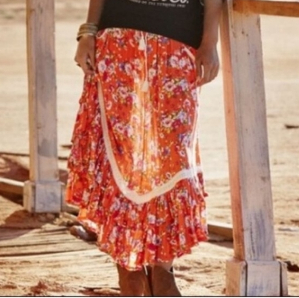 Revolver skirt
